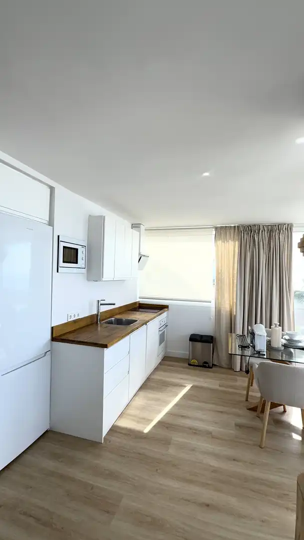 Cuina de Apartament de lloguer en Marbella amb Aire condicionat, Calefacció i Piscina