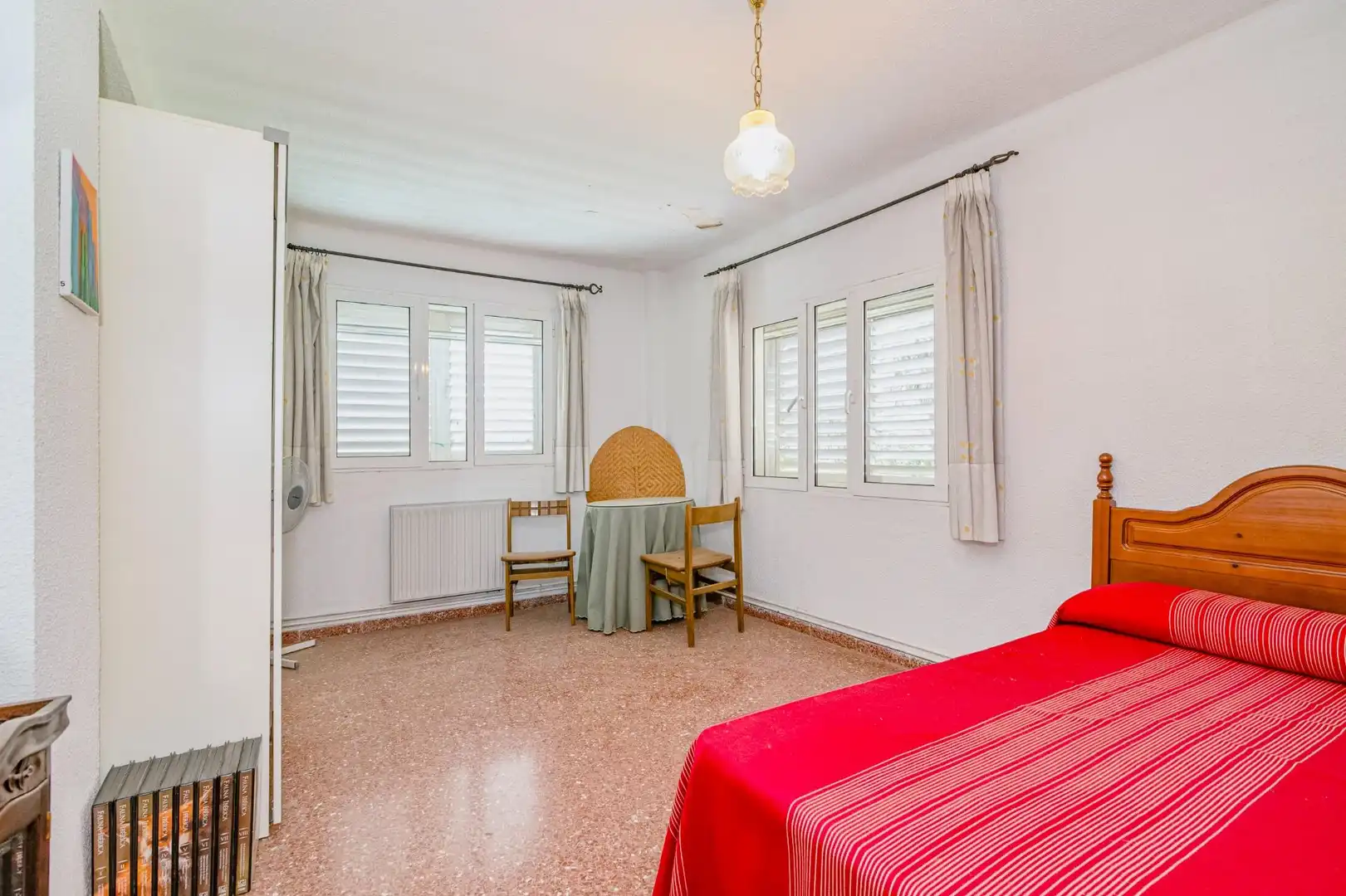 Habitación de Casa o chalet en venta en Granada con Aire acondicionado, Calefacción y Jardín privado