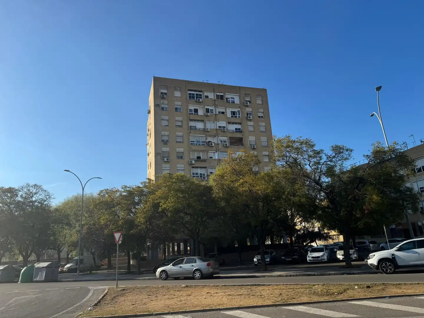 Exterior view of Flat for sale in Sevilla  with Air Conditioner and Furnished