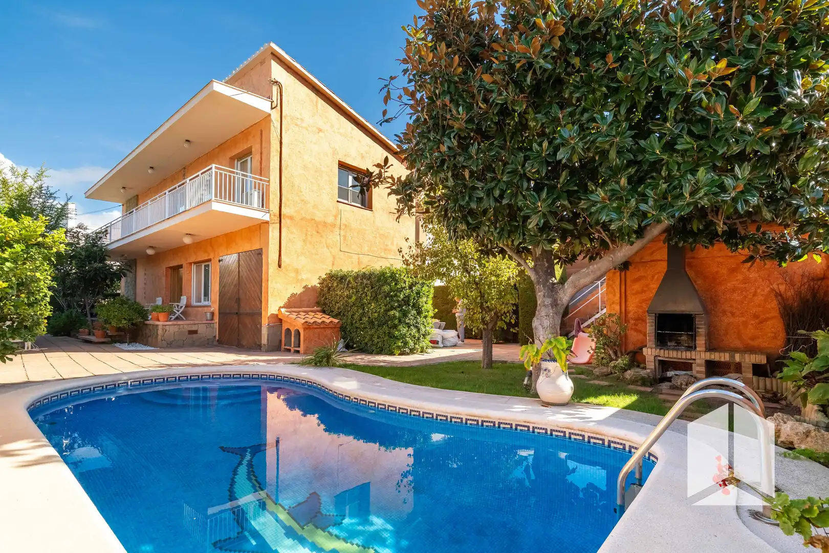 Piscina de Casa o chalet en venta en Castelldefels con Aire acondicionado, Calefacción y Terraza