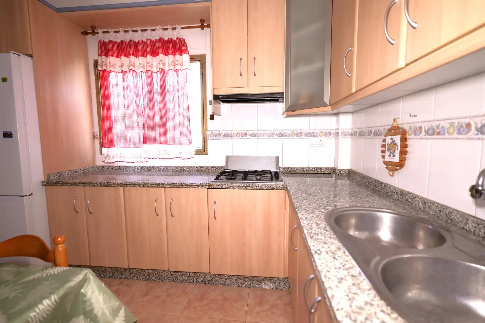 Cuina de Casa o xalet en venda en Nevada amb Jardí privat, Terrassa i Moblat