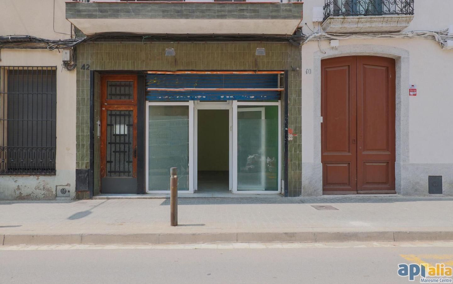 Vista exterior de Local en venda en Mataró