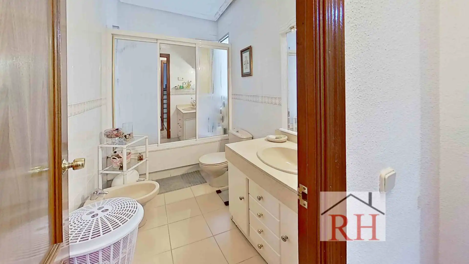 Baño de Casa adosada en venta en Alcalá de Henares con Aire acondicionado, Calefacción y Jardín privado