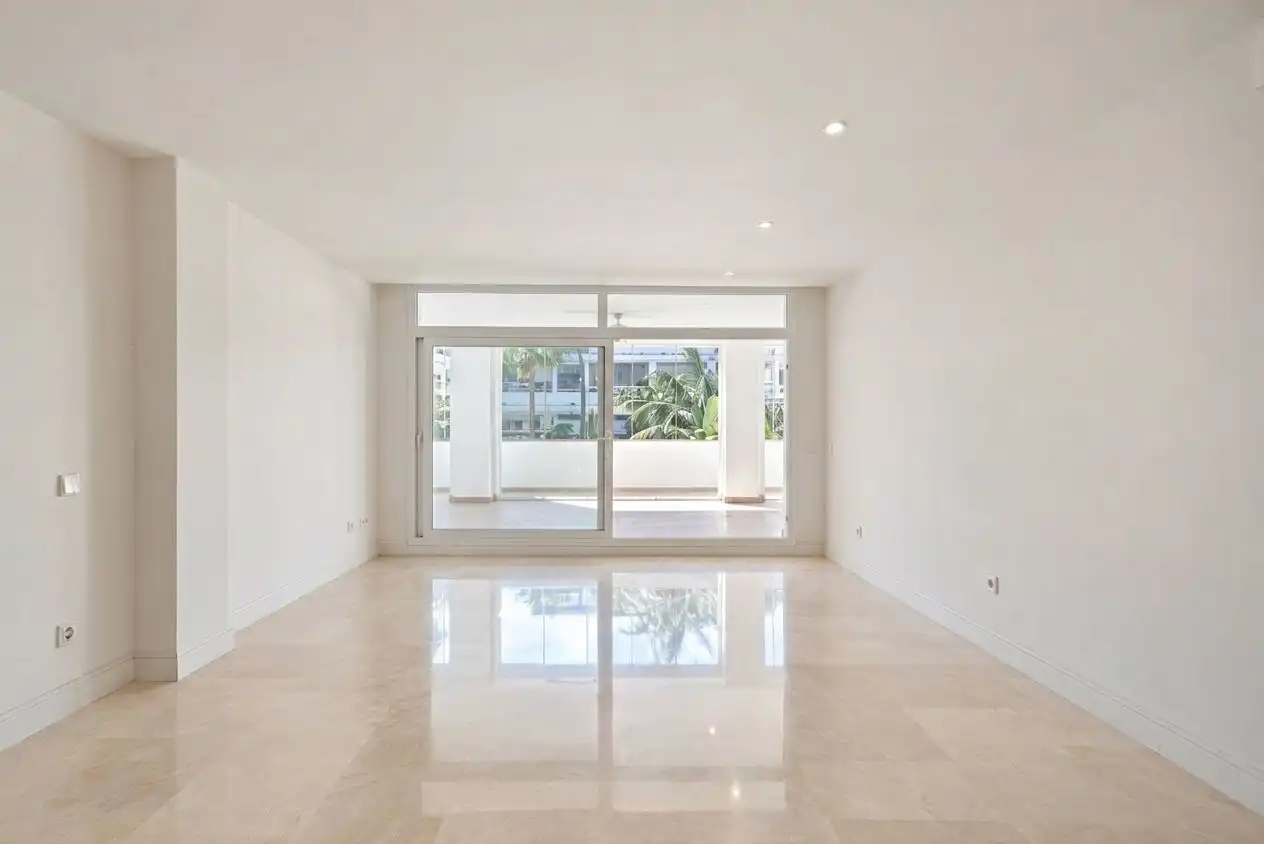 Sala de estar de Apartamento en venta en Marbella con Aire acondicionado, Calefacción y Jardín privado
