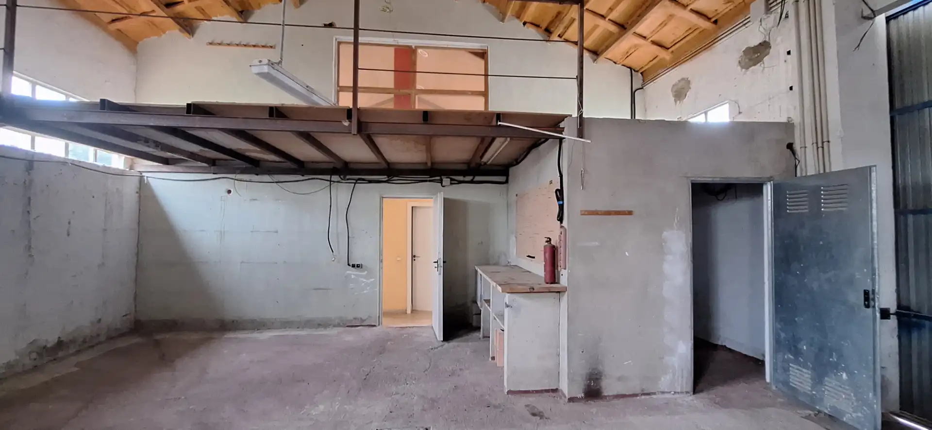 Industrial buildings for sale in Manises