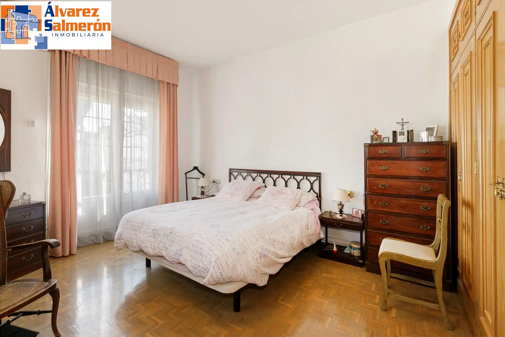 Dormitori de Casa o xalet en venda en Granada