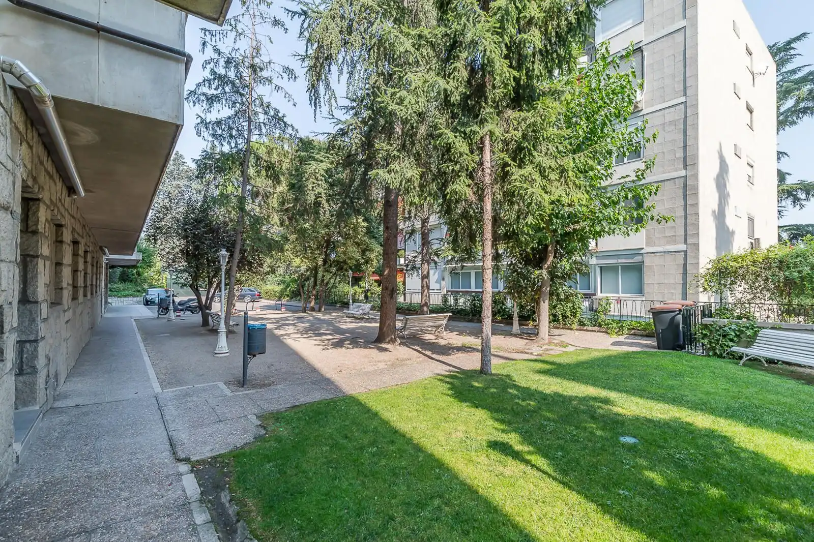 Exterior view of Flat for rent in Madrid  with Furnished and Community pool