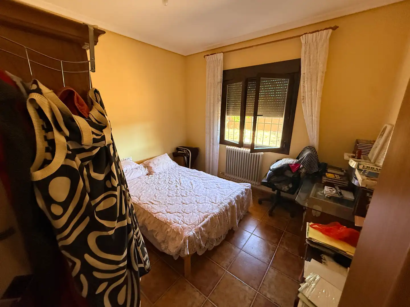 Dormitori de Finca rústica en venda en Tomelloso amb Jardí privat, Piscina i Moblat