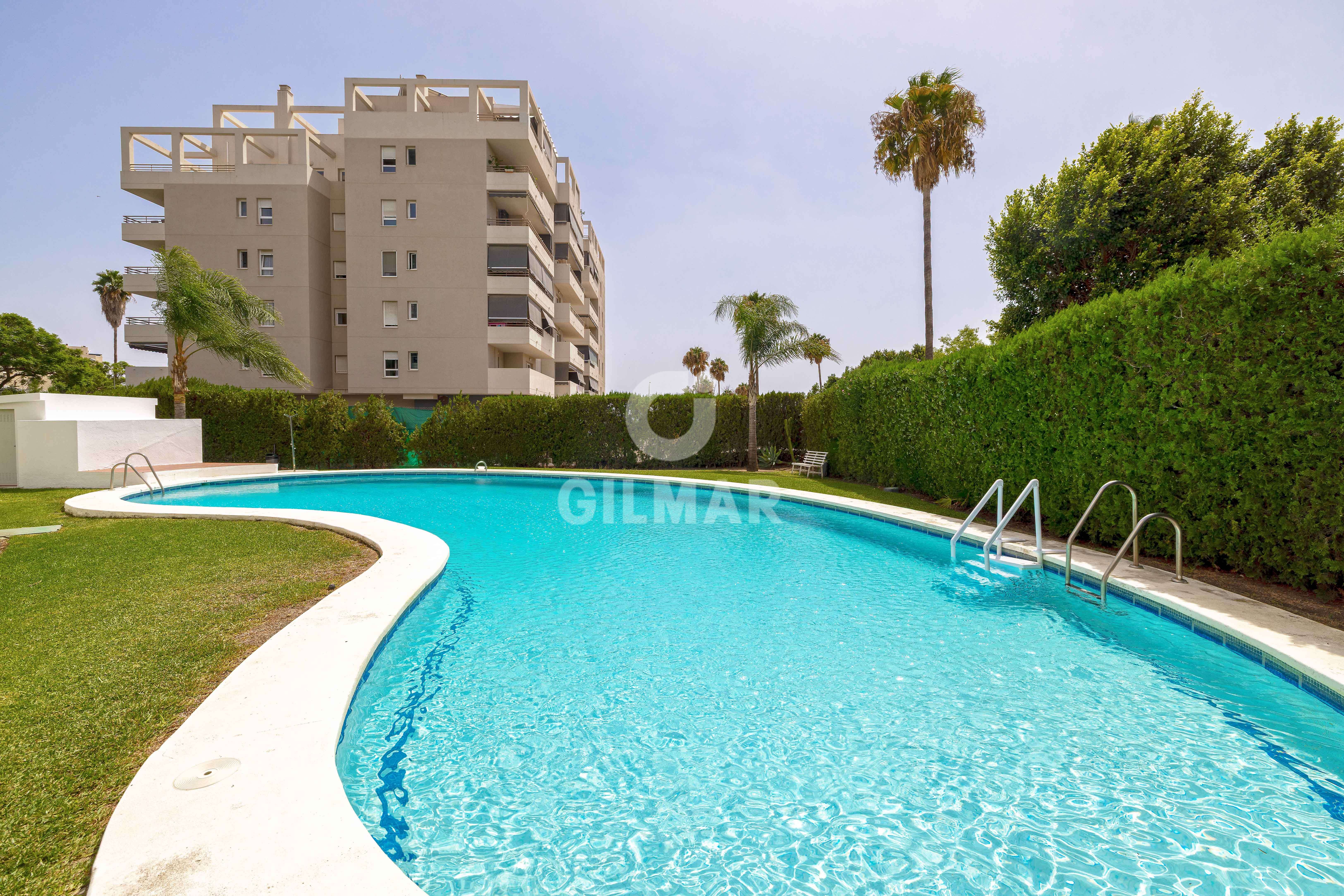 Piscina de Apartament en venda en Marbella amb Calefacció, Jardí privat i Piscina