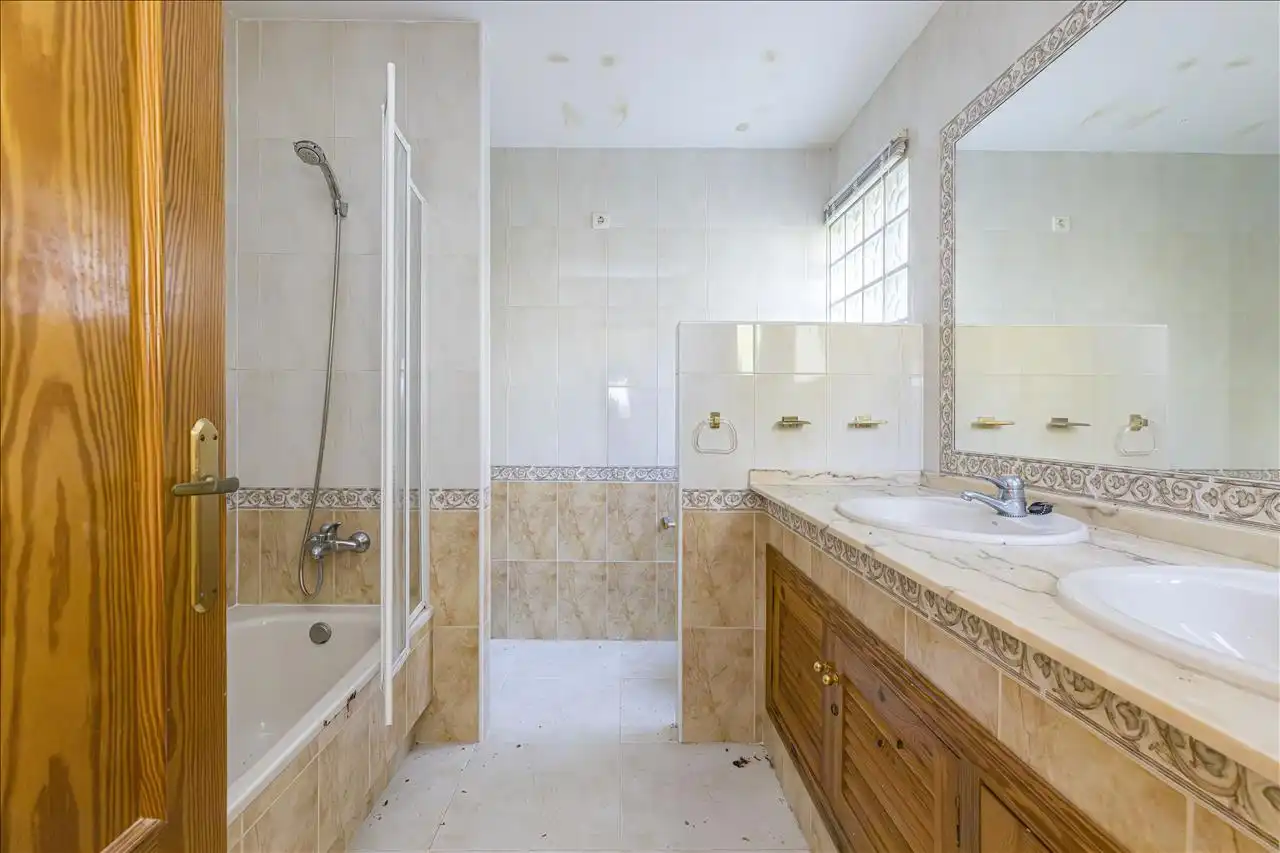 Bathroom of Ground floor for sale in Cartagena  with Swimming Pool