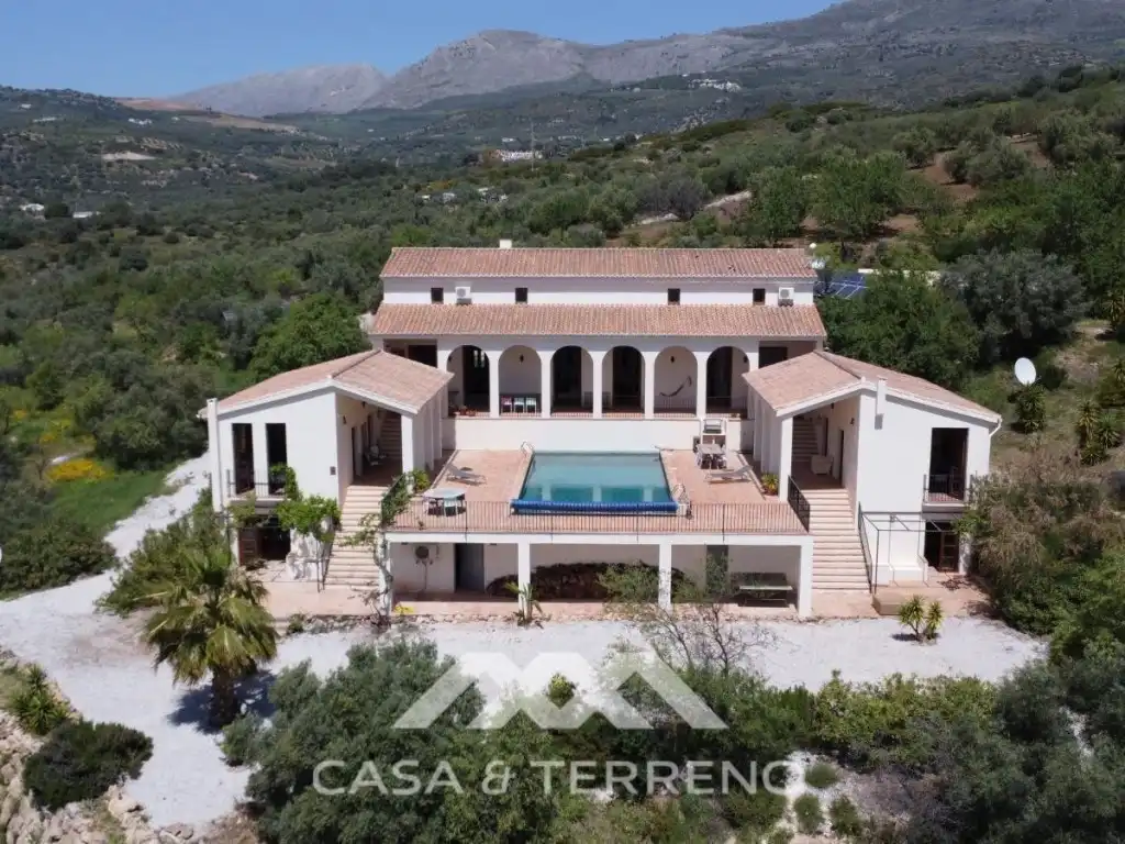 Vista exterior de Casa o chalet en venta en Alcaucín con Aire acondicionado, Calefacción y Jardín privado