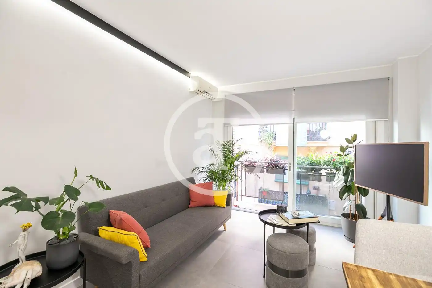 Living room of Duplexes for rent in Barcelona  with Air Conditioner, Heating and Furnished
