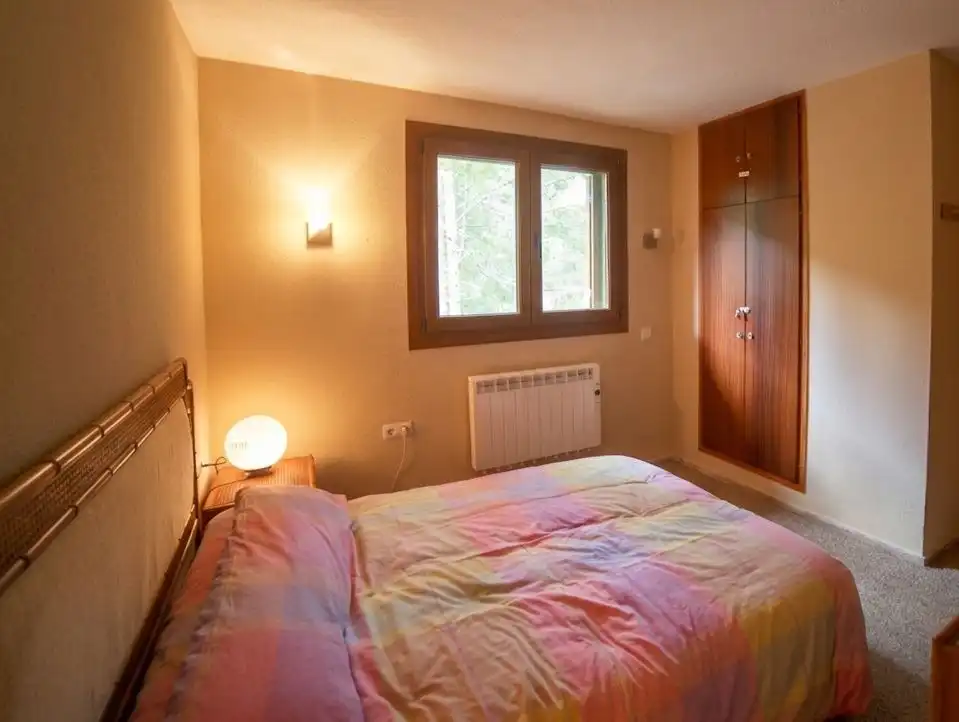 Dormitori de Apartament en venda en Alcalá de la Selva amb Calefacció, Terrassa i Moblat