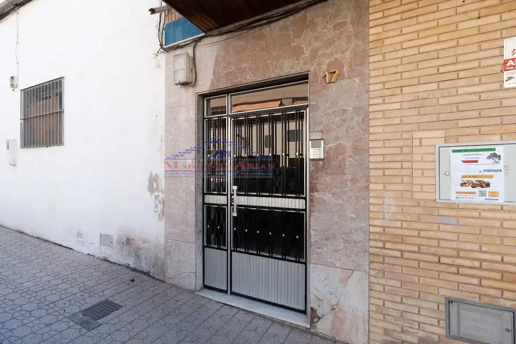 Vista exterior de Piso en venta en Mengíbar con Balcón