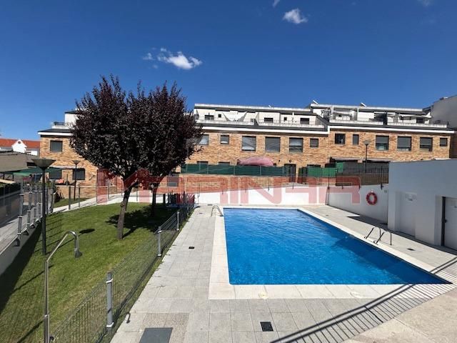 Piscina de Dúplex en venda en Seseña amb Aire condicionat, Calefacció i Jardí privat