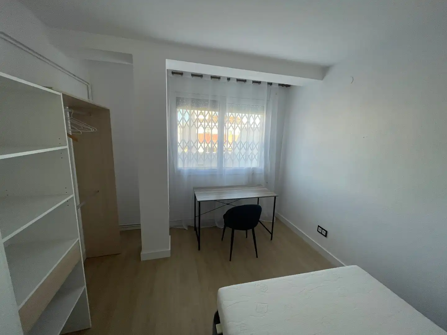Habitación de Ático de alquiler en Tarragona con Aire acondicionado, Calefacción y Parquet