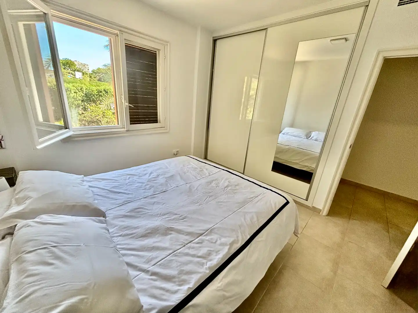 Dormitori de Casa o xalet en venda en Alicante / Alacant amb Jardí privat, Terrassa i Traster