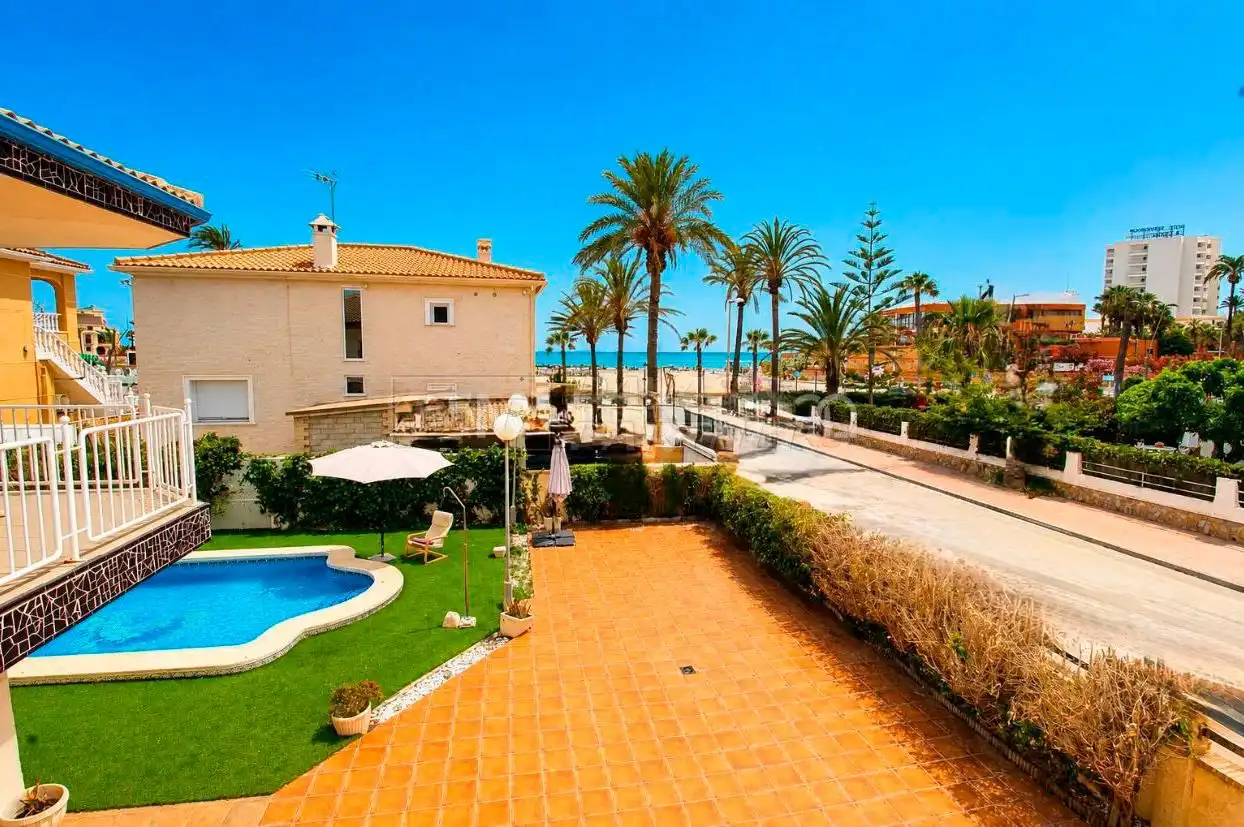 Vista exterior de Casa o chalet en venta en Orihuela con Aire acondicionado, Jardín privado y Terraza