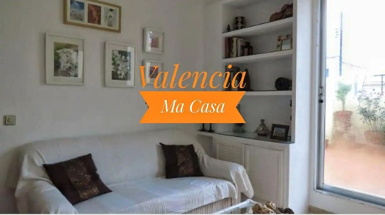 Schlafzimmer von Dachboden zur Miete in Valencia mit Klimaanlage, Heizung und Terrasse