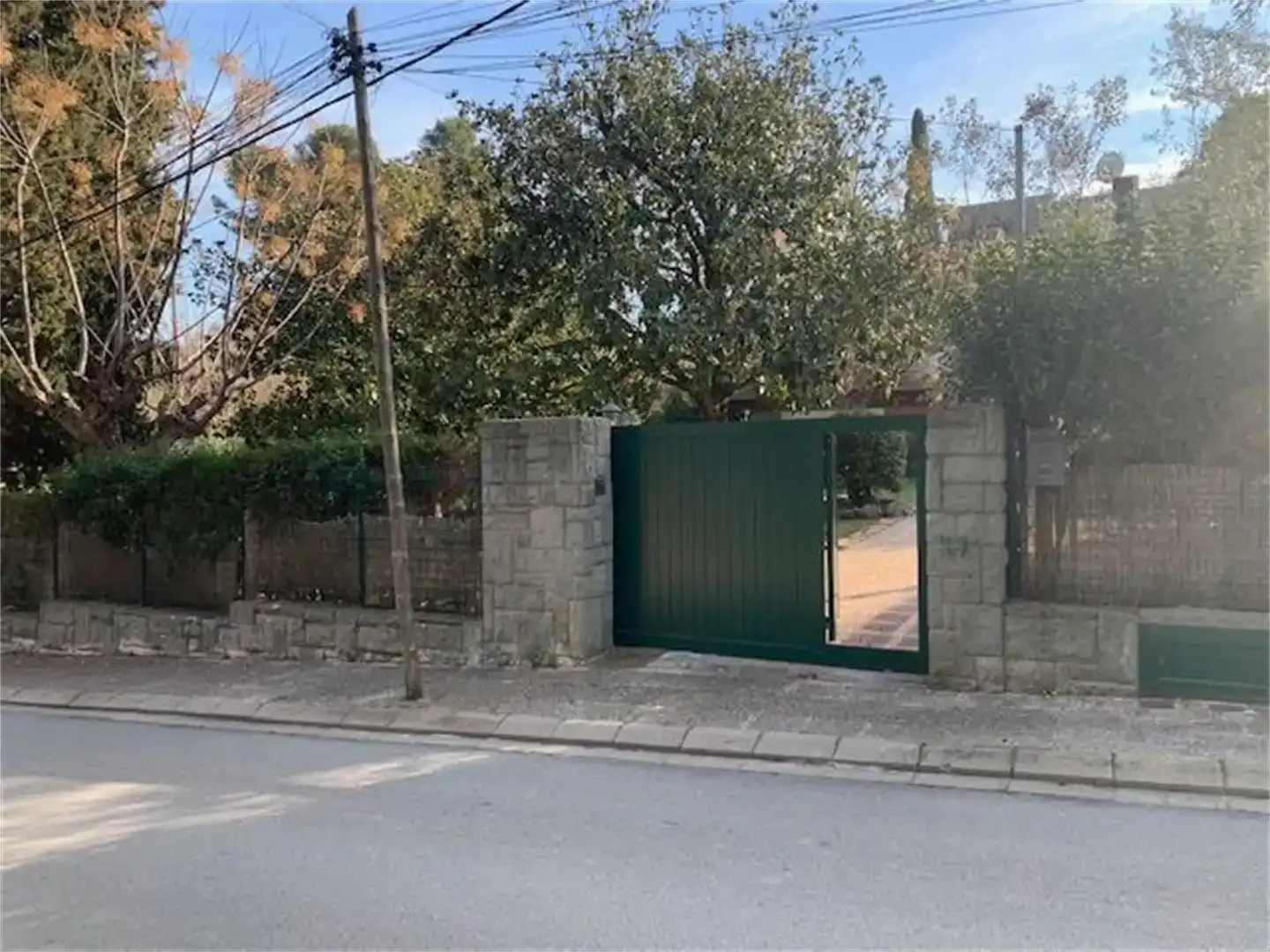 Vista exterior de Casa o xalet en venda en Cerdanyola del Vallès amb Aire condicionat i Balcó