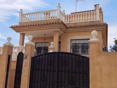 Vista exterior de Casa o xalet en venda en Orihuela amb Terrassa i Piscina