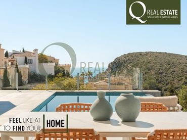 Chalet de obra nueva con balcón en venta en Calle Magnolias 86
