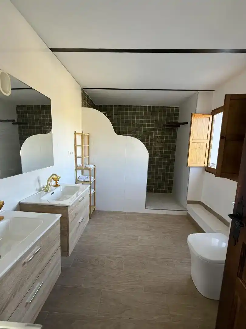 Badezimmer von Country house zur Miete in Archidona mit Privatgarten, Parkett und Abstellraum