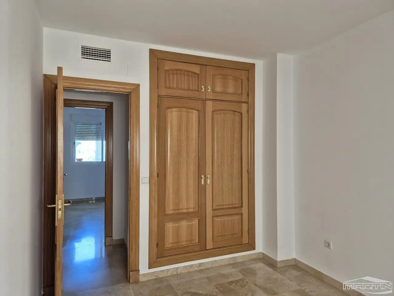 Habitación de Piso de alquiler en Lucena con Aire acondicionado, Terraza y Piscina comunitaria
