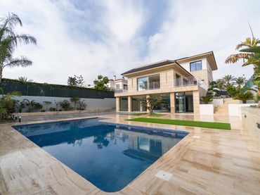 Chalet con piscina en venta en Peña de las Águilas