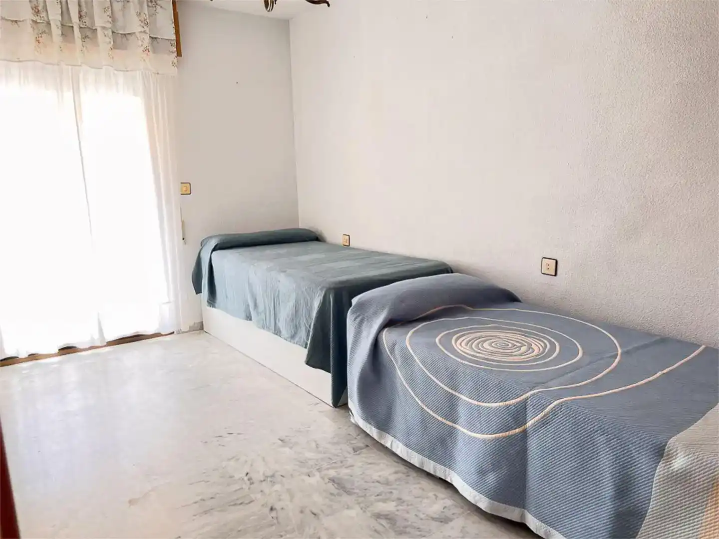 Schlafzimmer von Wohnungen zur Miete in Salobreña mit Schwimmbad und Balkon