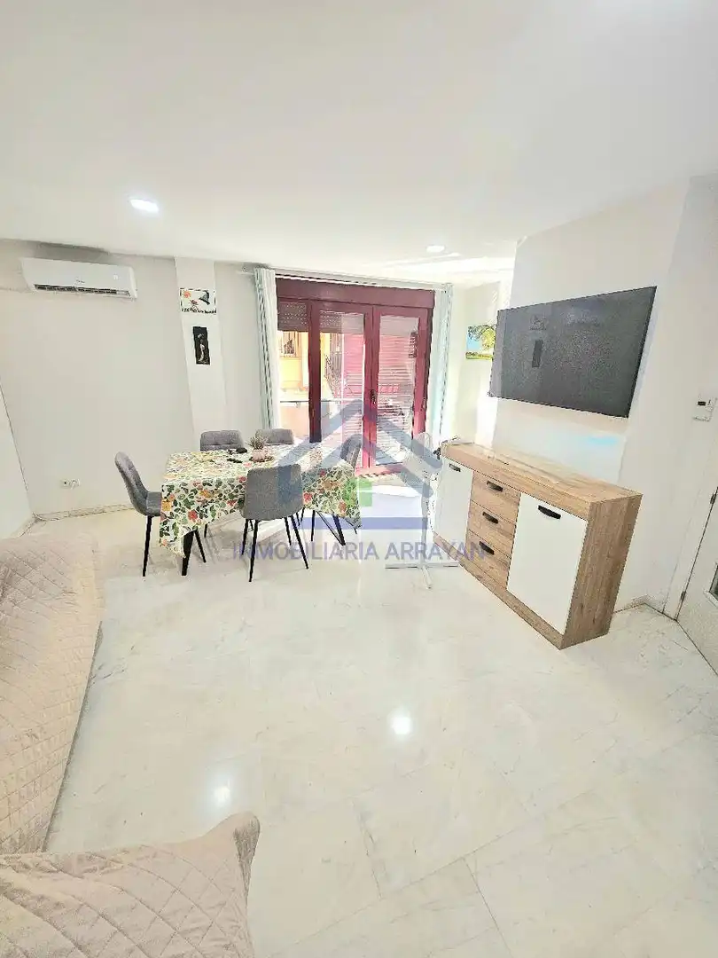 Casa con piscina en venta en Poniente