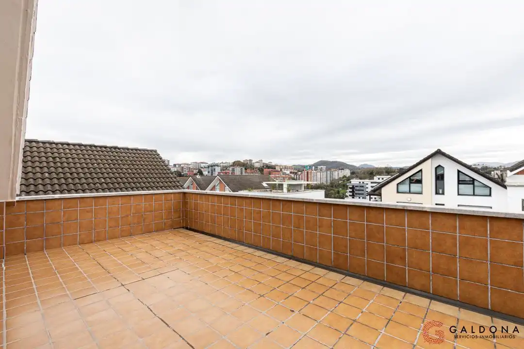 Terrassa de Casa adosada en venda en Donostia - San Sebastián  amb Aire condicionat, Calefacció i Jardí privat