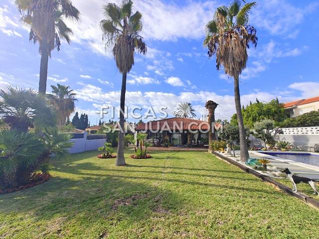 Casa-chalet en Venta en Pueblo Español - Coveta Fumá