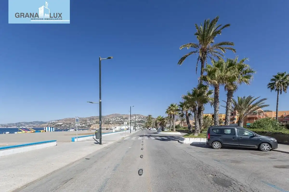Vista exterior de Dúplex en venda en Salobreña amb Terrassa i Piscina comunitària