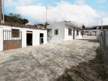 Exterior view of Country house for sale in Vilanova i la Geltrú  with Private garden, Storage room and Swimming Pool