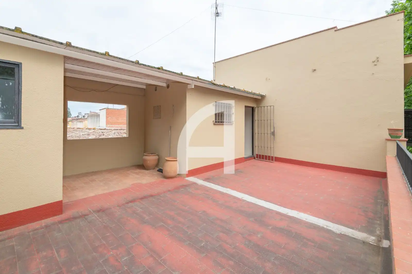 Terrasse von Einfamilien-Reihenhaus zum Verkauf in La Bisbal d'Empordà mit Terrasse