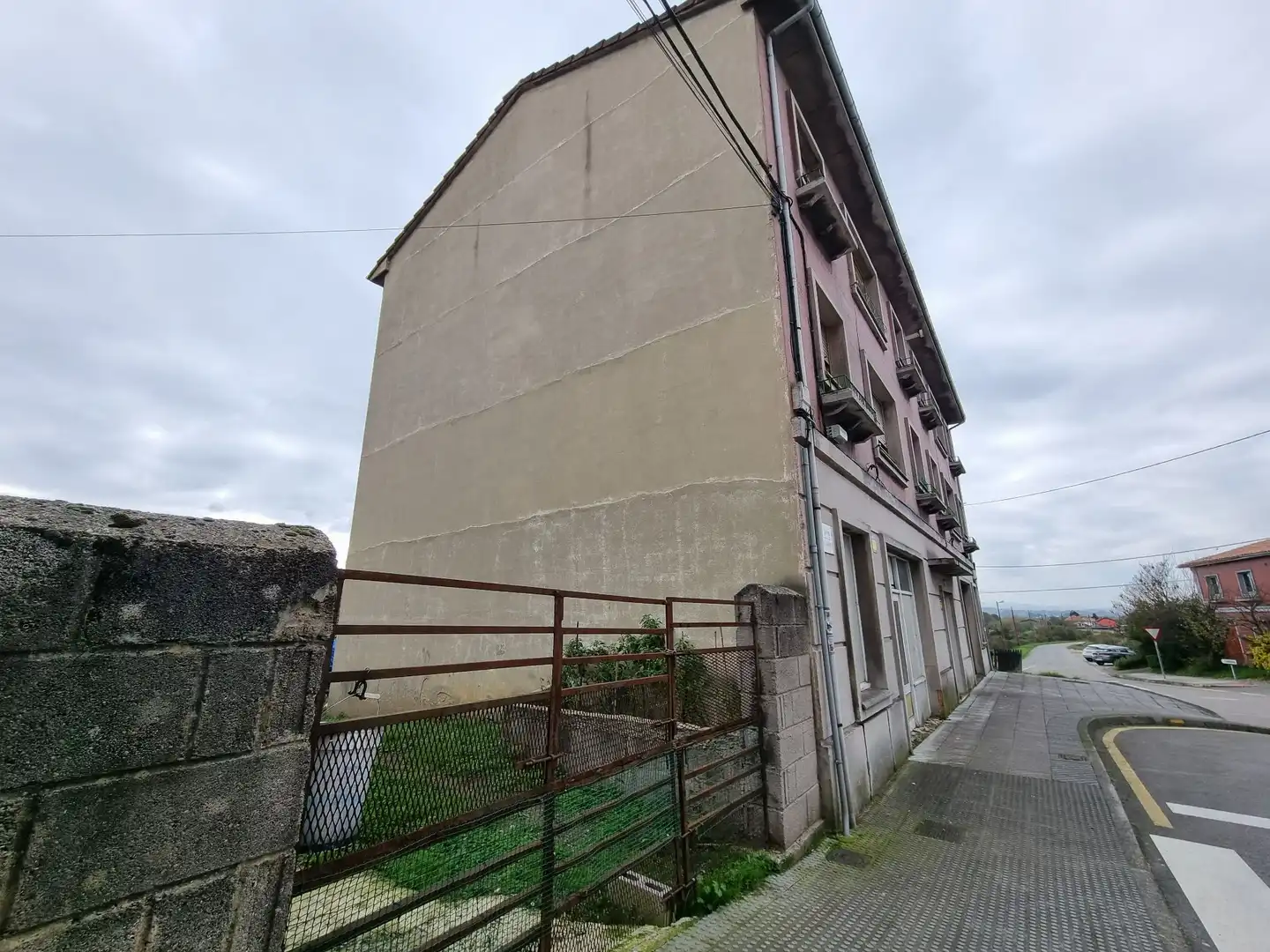 Vista exterior de Edificio en venta en Siero