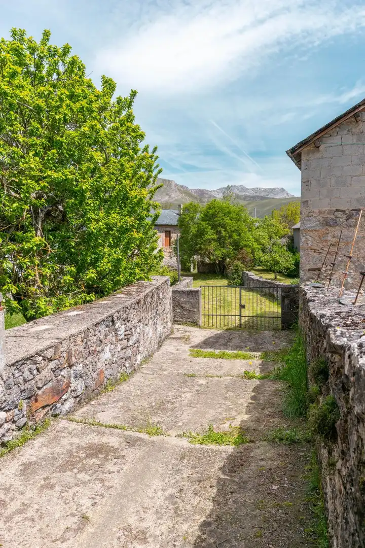 Vista exterior de Casa o chalet en venta en Cabrillanes con Jardín privado, Terraza y Trastero