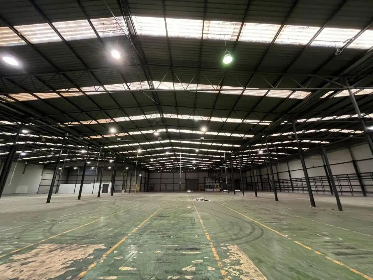 Vista exterior de Nave industrial en venta en Barberà del Vallès con Calefacción y Alarma