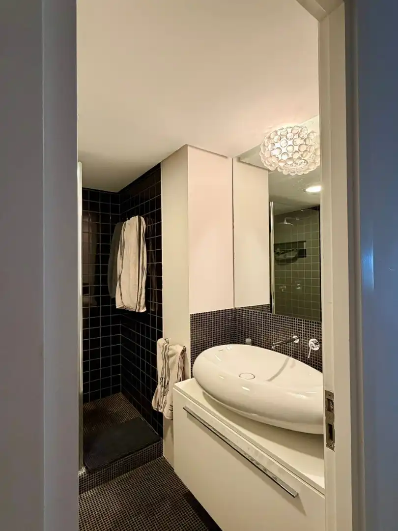 Badezimmer von Wohnung zur Miete in Almería mit Klimaanlage, Heizung und Terrasse