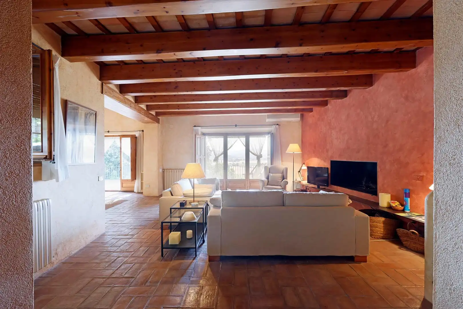Sala d'estar de Finca rústica en venda en La Bisbal d'Empordà amb Aire condicionat, Calefacció i Terrassa