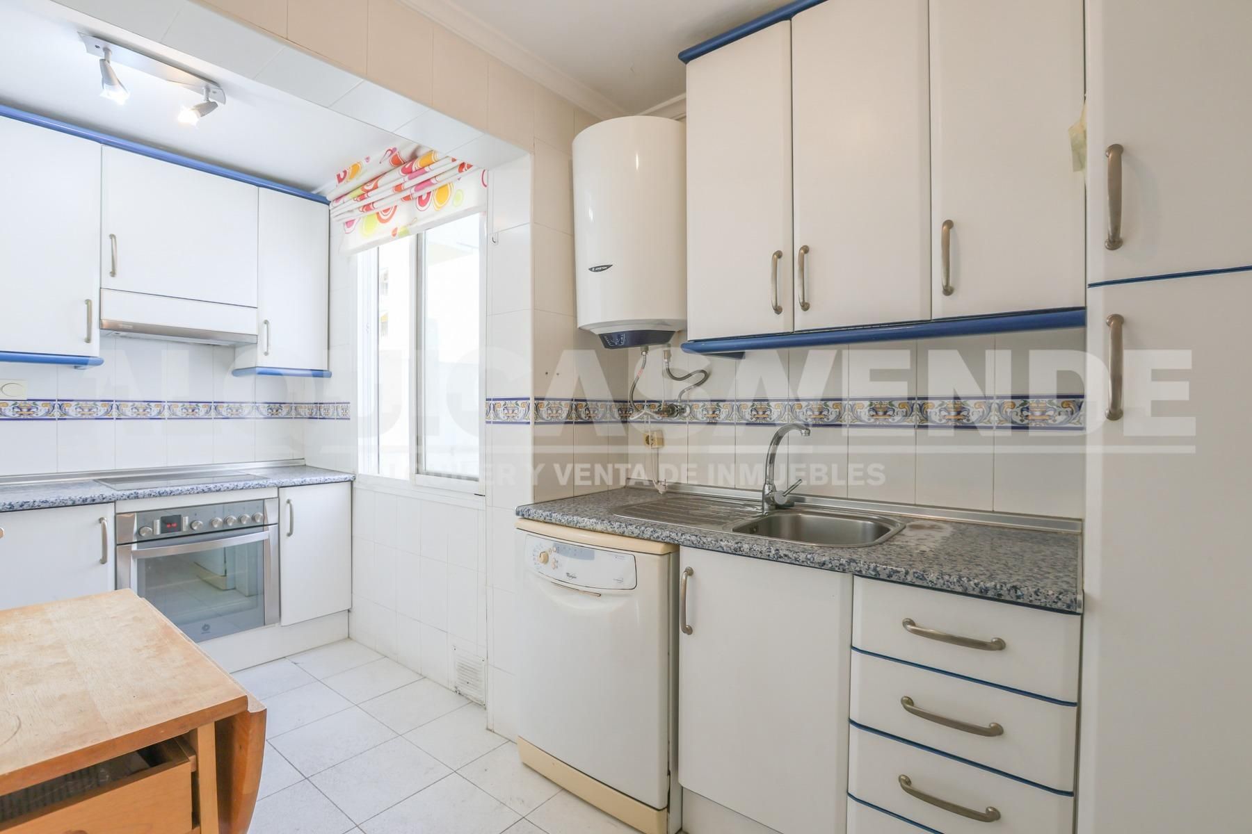 Kitchen of Flat for sale in  Sevilla Capital