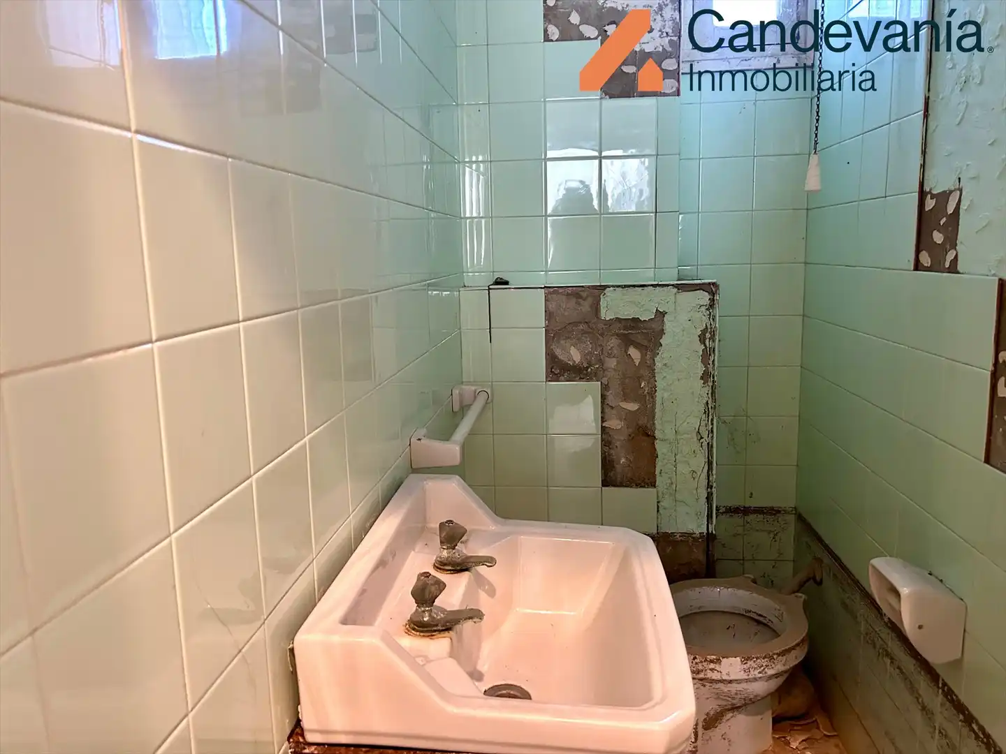 Baño de Nave industrial en venta en Zuera