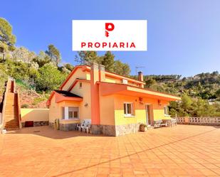 Vista exterior de Casa o xalet en venda en Vallirana amb Aire condicionat, Calefacció i Jardí privat