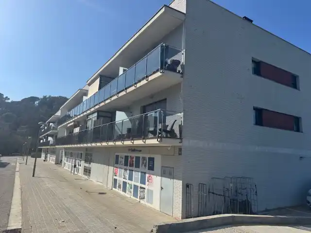 Aparcament amb ascensor en venda a Carrer Bomba 1