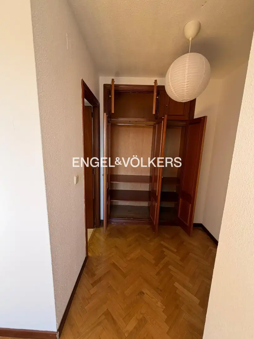 Ático de alquiler en Calle de Luis Rodríguez Ontiveros, Ensanche
