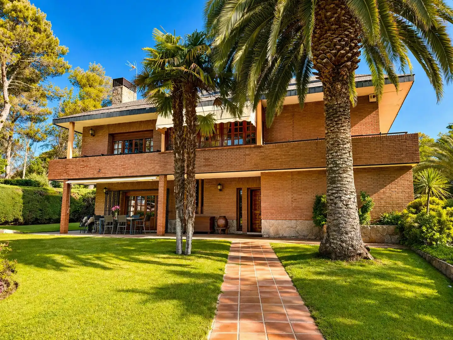 Vista exterior de Casa o xalet en venda en Boadilla del Monte amb Calefacció, Jardí privat i Traster