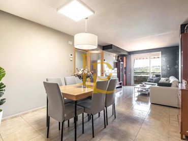 Dúplex con balcón en venta en Carrer de Cavite