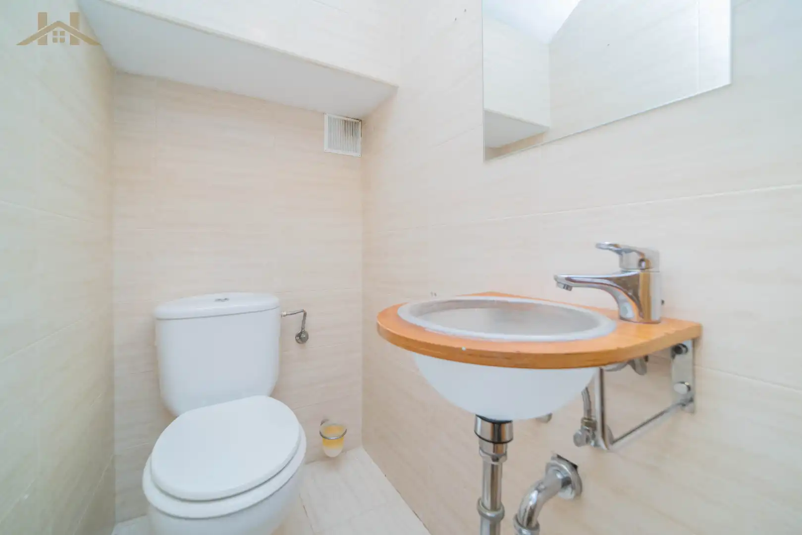 Baño de Casa adosada en venta en Villaviciosa de Odón con Aire acondicionado, Calefacción y Amueblado