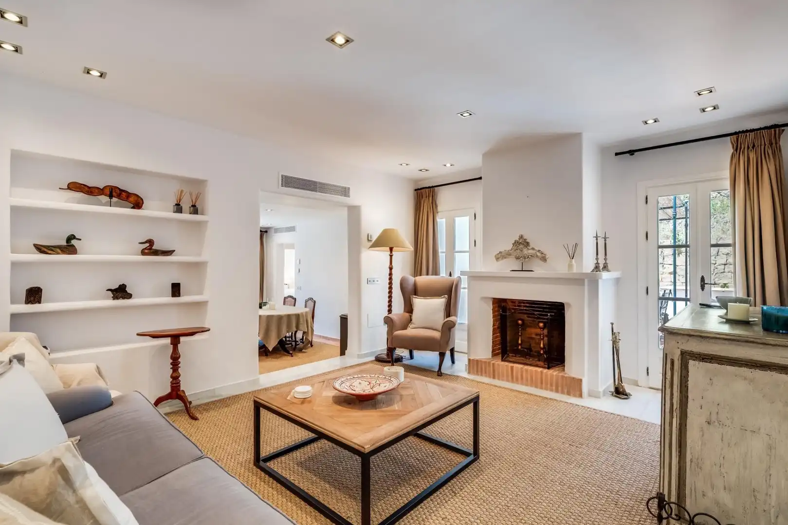 Sala de estar de Planta baja en venta en Benahavís con Aire acondicionado, Jardín privado y Terraza